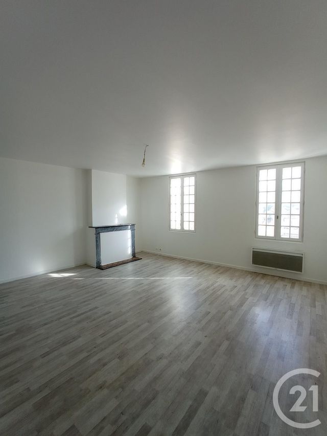 Appartement T2 à louer - 3 pièces - 71.75 m2 - CERCOUX - 17 - POITOU-CHARENTES - Century 21 G&B Immobilier